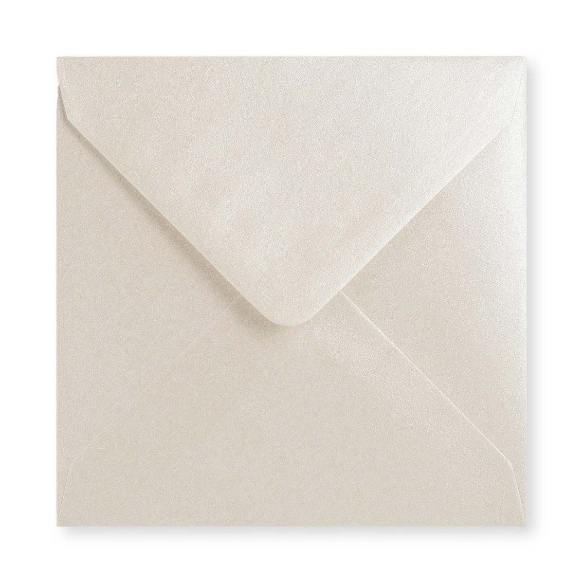 Østersfarvet kuvert - diamantklap 130x130 mm