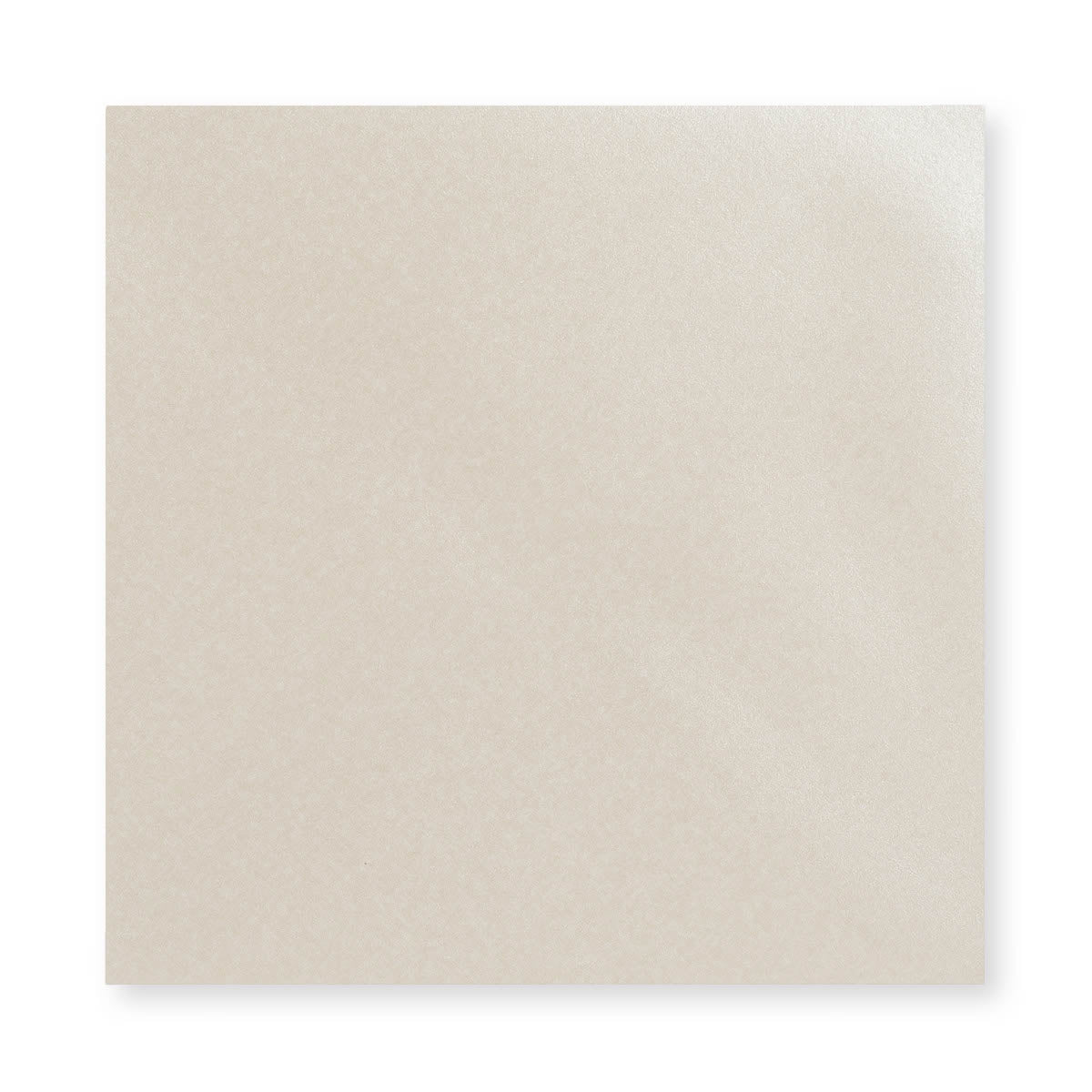 Østersfarvet kuvert - diamantklap 130x130 mm